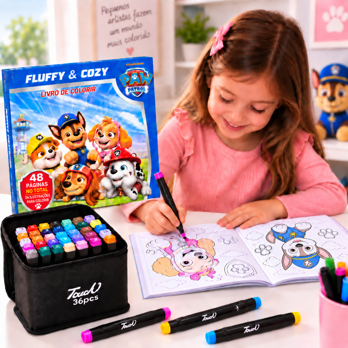 Criança utilizando as canetinhas para colorir uma ilustração do livro